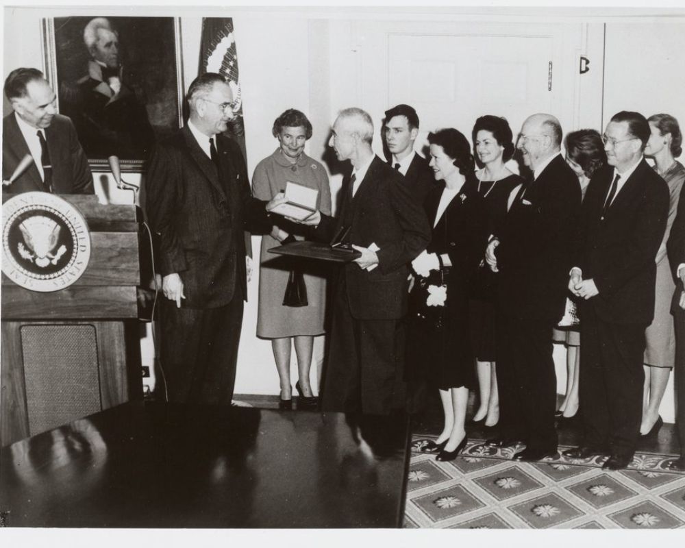 Seaborg at a Fermi Award